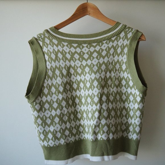 Etsy green patterned cropped vest - Picture 2 of 3